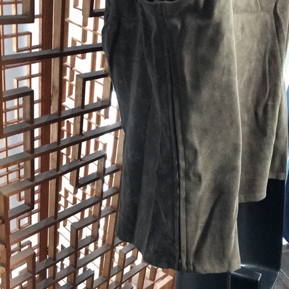 Sag Harbor army green shell/jacket with lighter green flower details. Size 10 - Picture 9 of 10